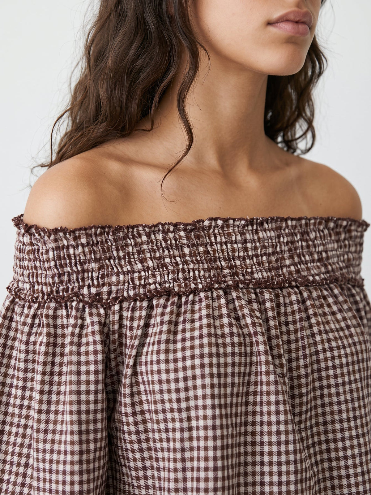 Encolure Bardot smockée vichy marron