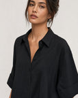 détail col chemise blouse noire