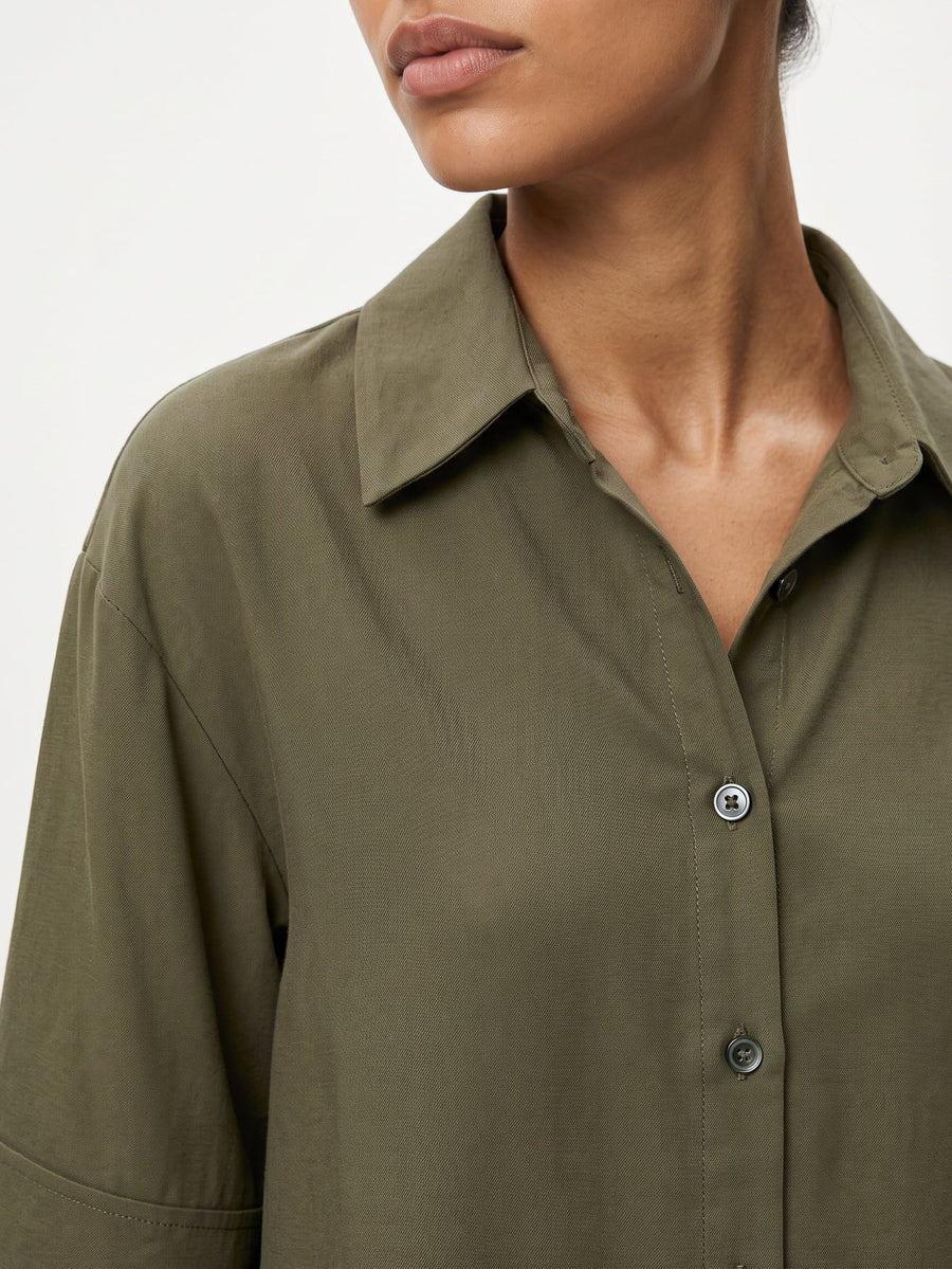 empiècement dos détail blouse kaki