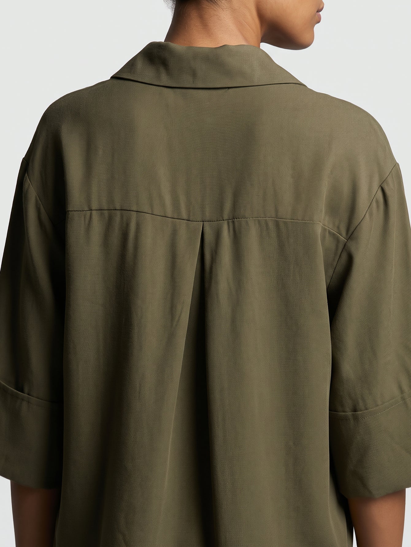 blouse kaki portée