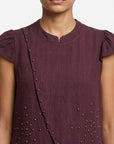 Zoom blouse prune clous métalliques