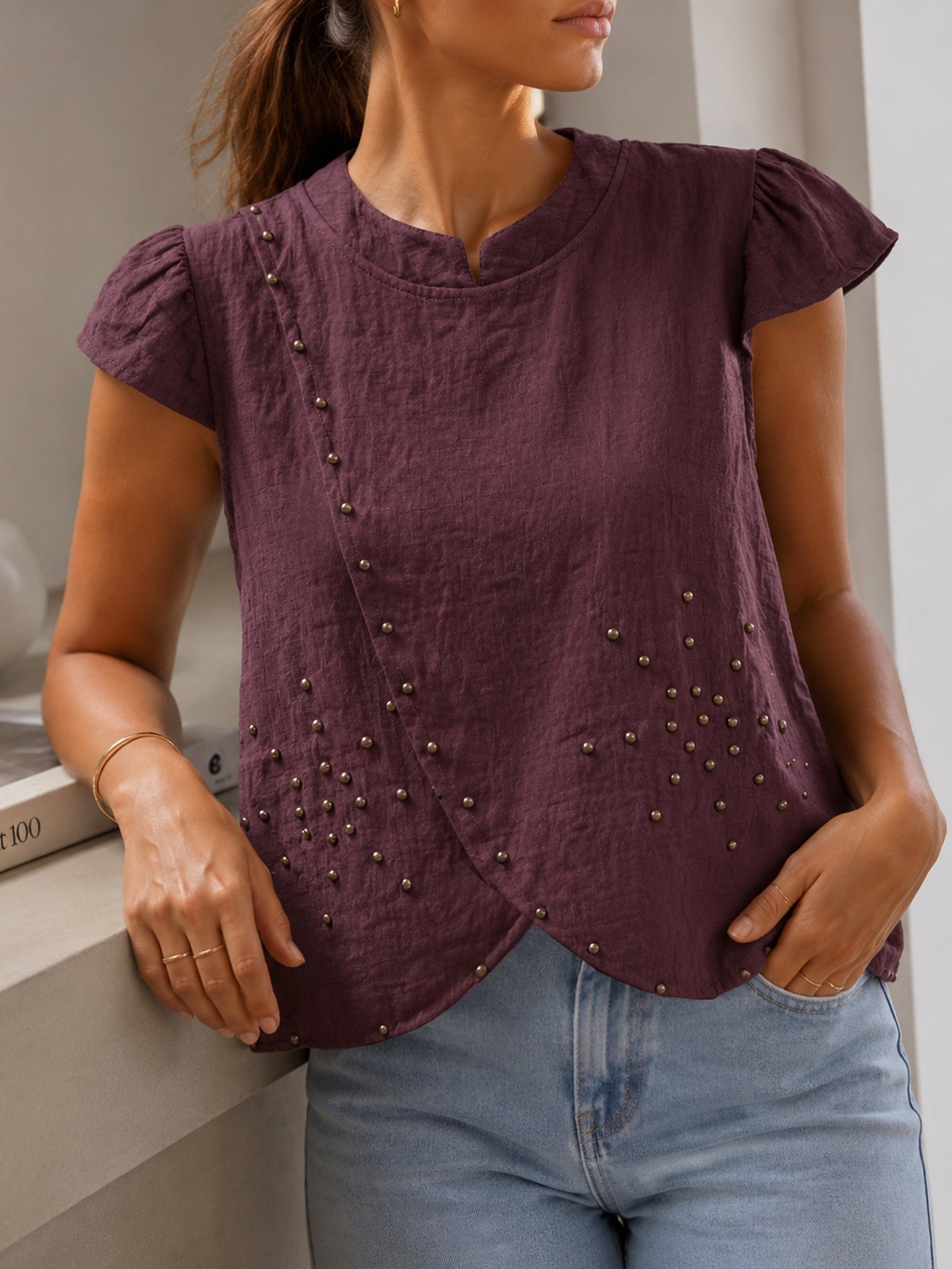 blouse prune portée croisée à clous