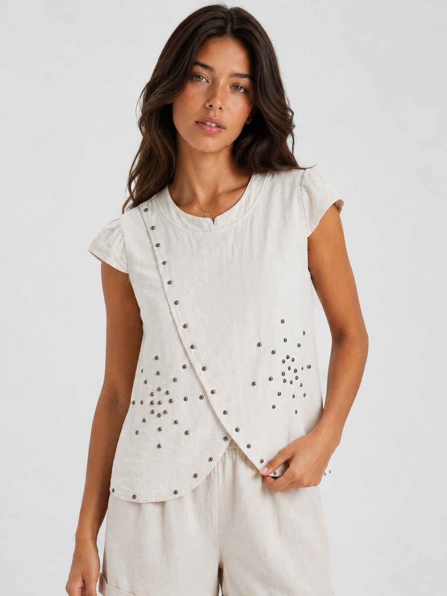 blouse écrue col rond fendu à clous