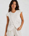 blouse écrue col rond fendu à clous