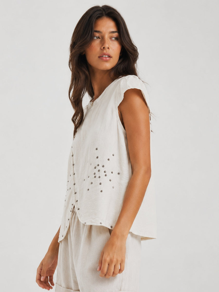 Profil blouse écrue croisée à clous