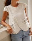 blouse écrue portée croisée à clous