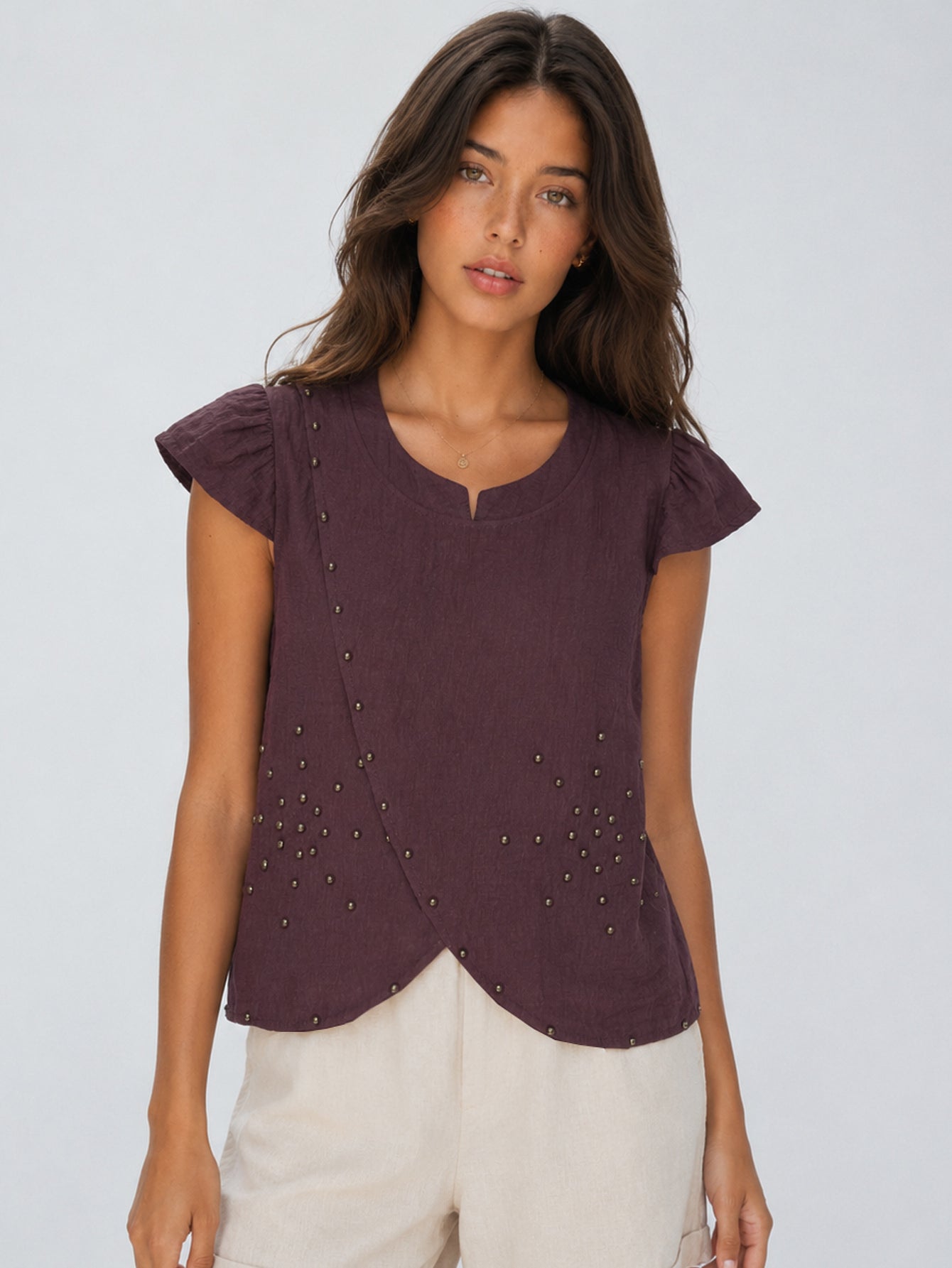 blouse prune col rond fendu à clous