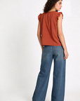 blouse fluide a volants col fendu image 7