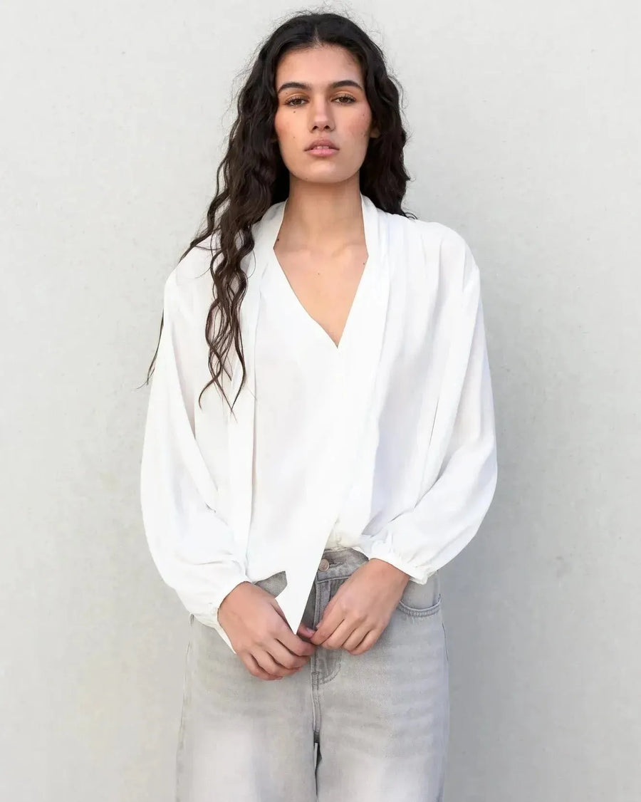 Blouse fluide élégante blanche à nouer, manches longues, V-neck, livraison rapide