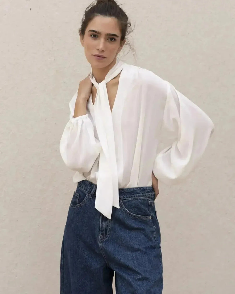 Blouse fluide élégante blanche à nouer avec col bow, livraison rapide