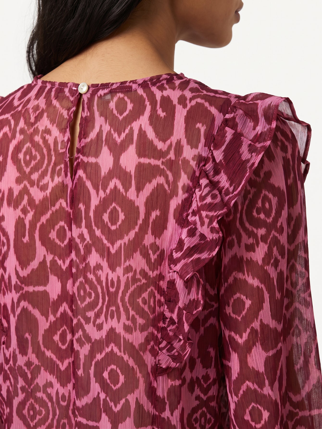 Détail goutte dos blouse ikat bordeaux