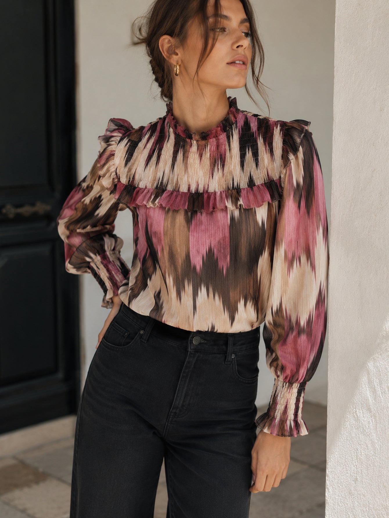 blouse imprimée col montant volants