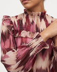 Gros plan smocks et volants col