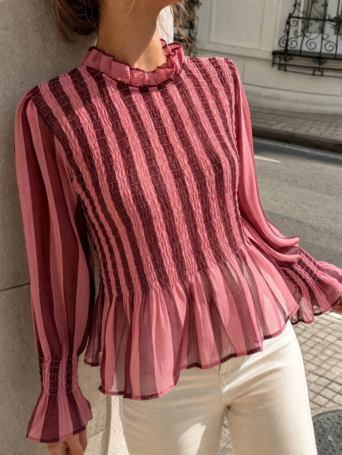 Blouse peplum rayée col volanté