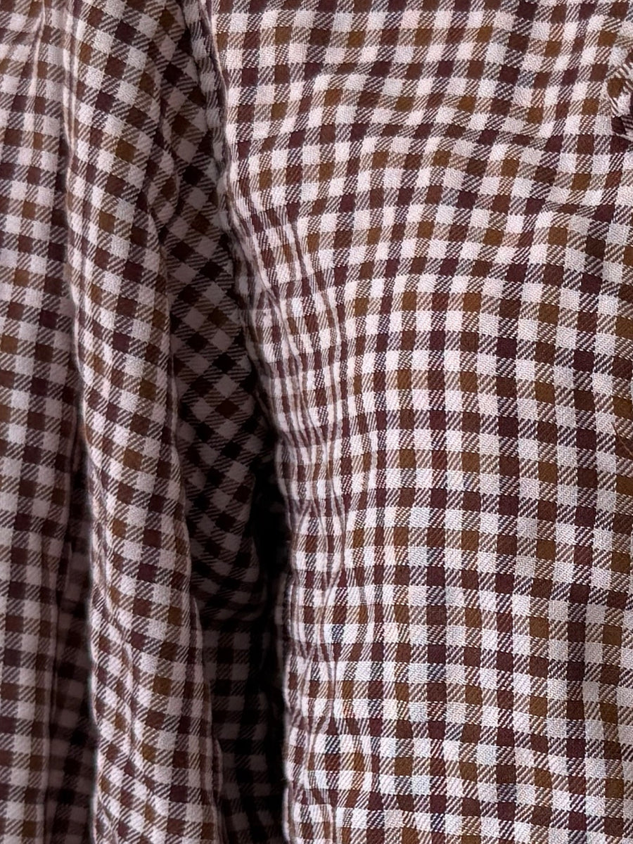 Gros plan du tissu vichy brun