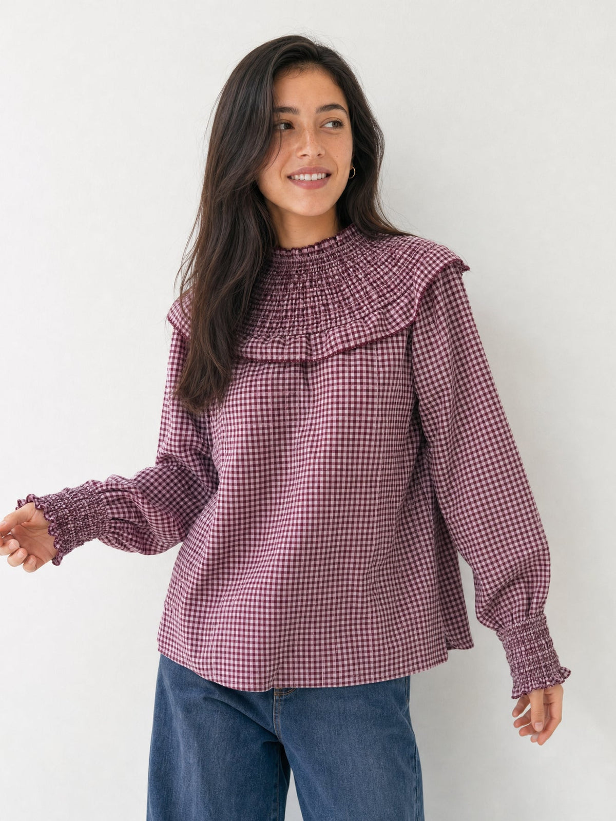 Blouse vichy col smocké à volant coloris bordeaux