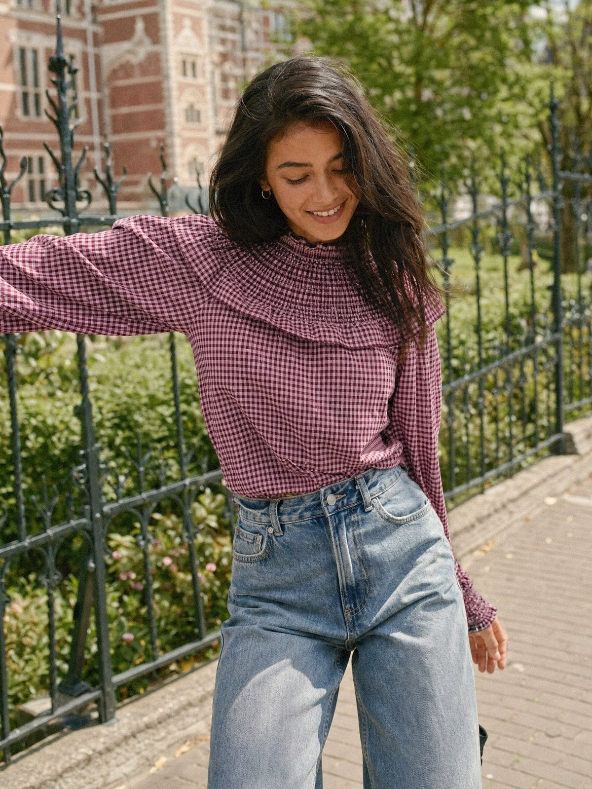 Dos blouse vichy bordeaux avec volant cape
