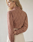 Blouse vichy plumetis à col montant volanté