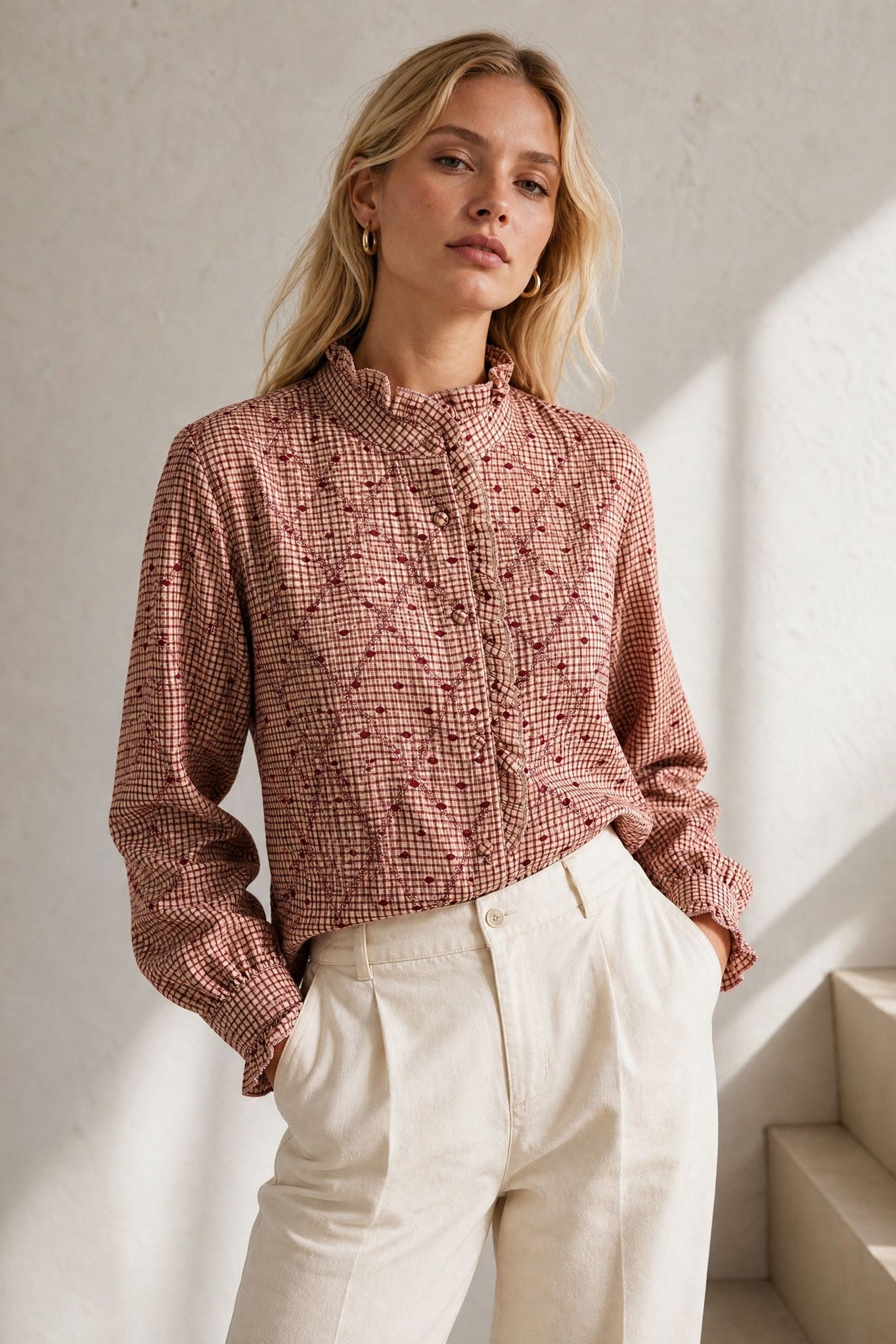 Blouse vichy plumetis à col montant volanté