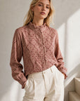Blouse vichy plumetis à col montant volanté