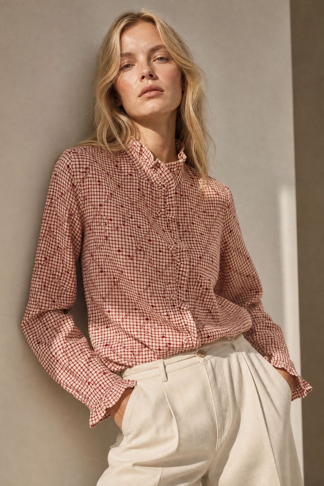 Blouse vichy plumetis à col montant volanté