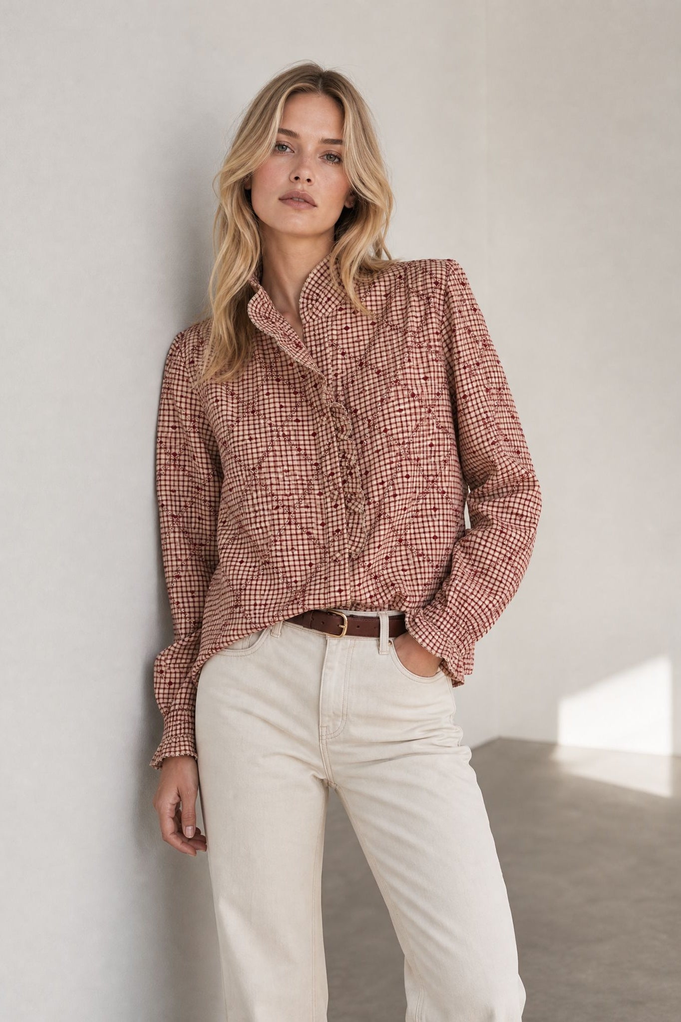 Blouse vichy plumetis à col montant volanté