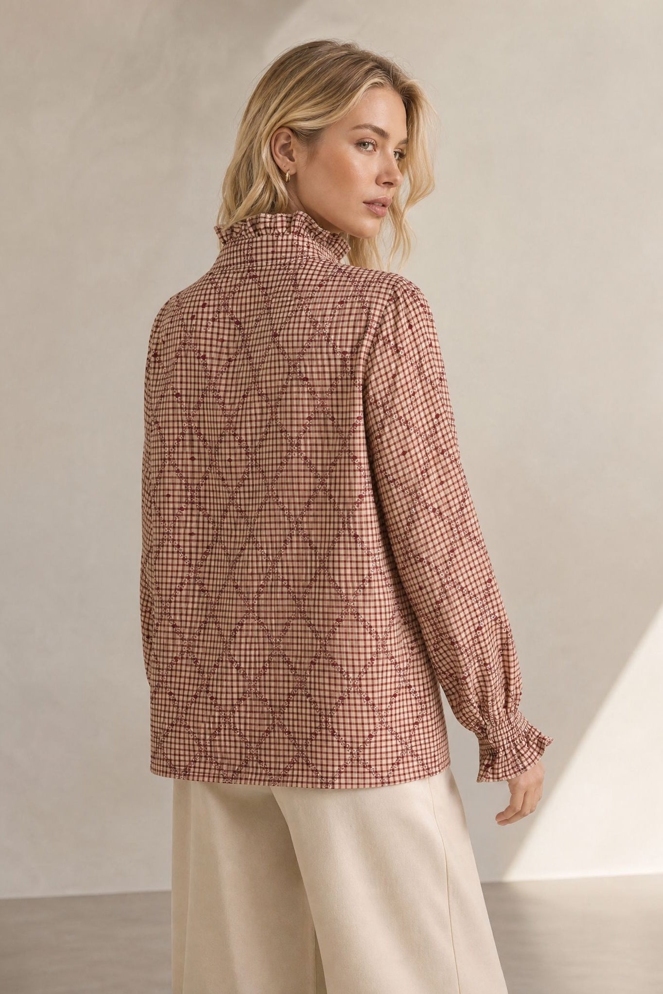 Blouse vichy plumetis à col montant volanté