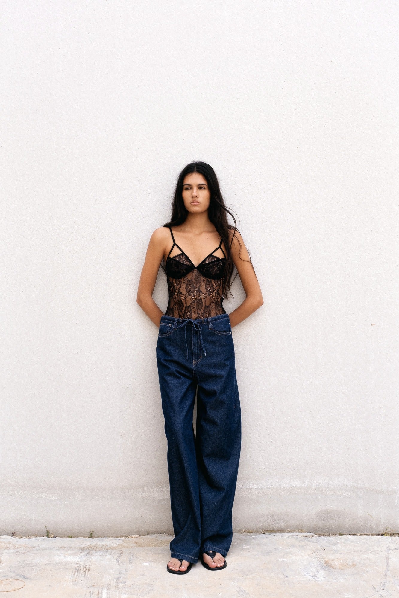 Body à lacets en dentelle noire – Bretelles fines et coupe sexy pour femme Sapiato
