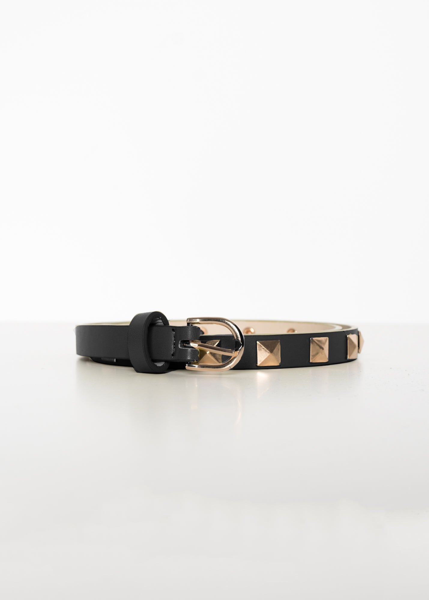 ceinture noire ou violette à clous dorés pour femme Sapiato