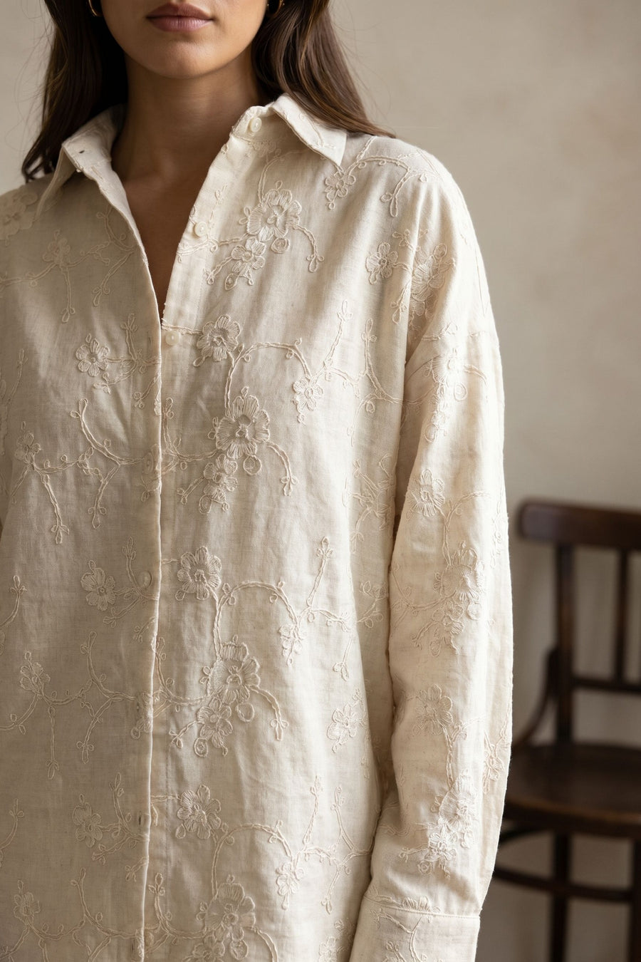 chemise oversize brodee beige en coton image 10