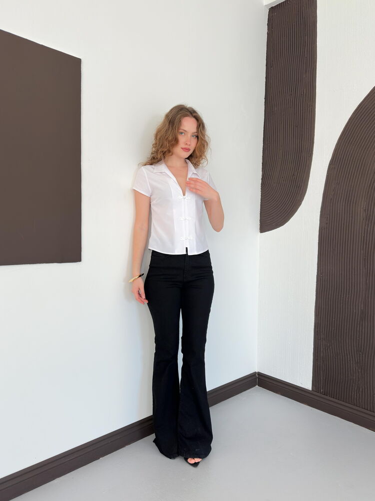 chemise blanche a brandebourgs col en v image 3