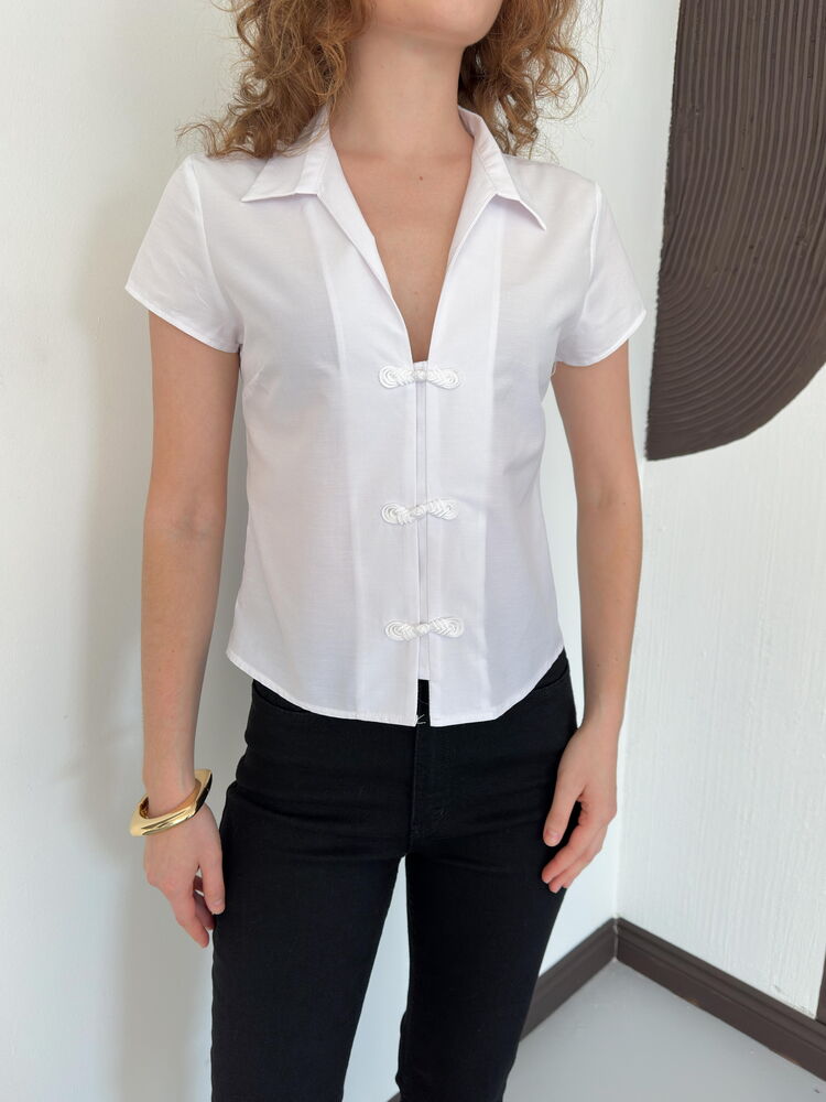chemise blanche a brandebourgs col en v image 4