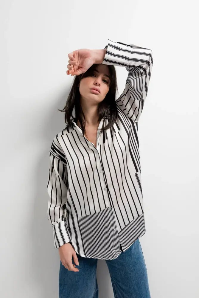 Chemise imprimée rayures femme avec manches longues, noir et blanc, style chic