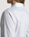 détail dos chemise blanche