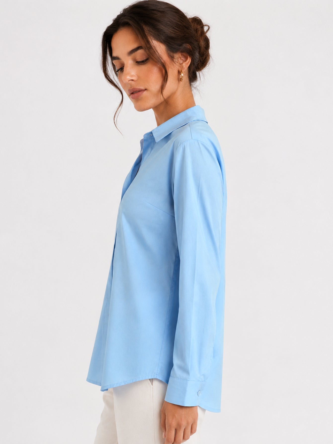 chemise bleu ciel vue de profil manches longues