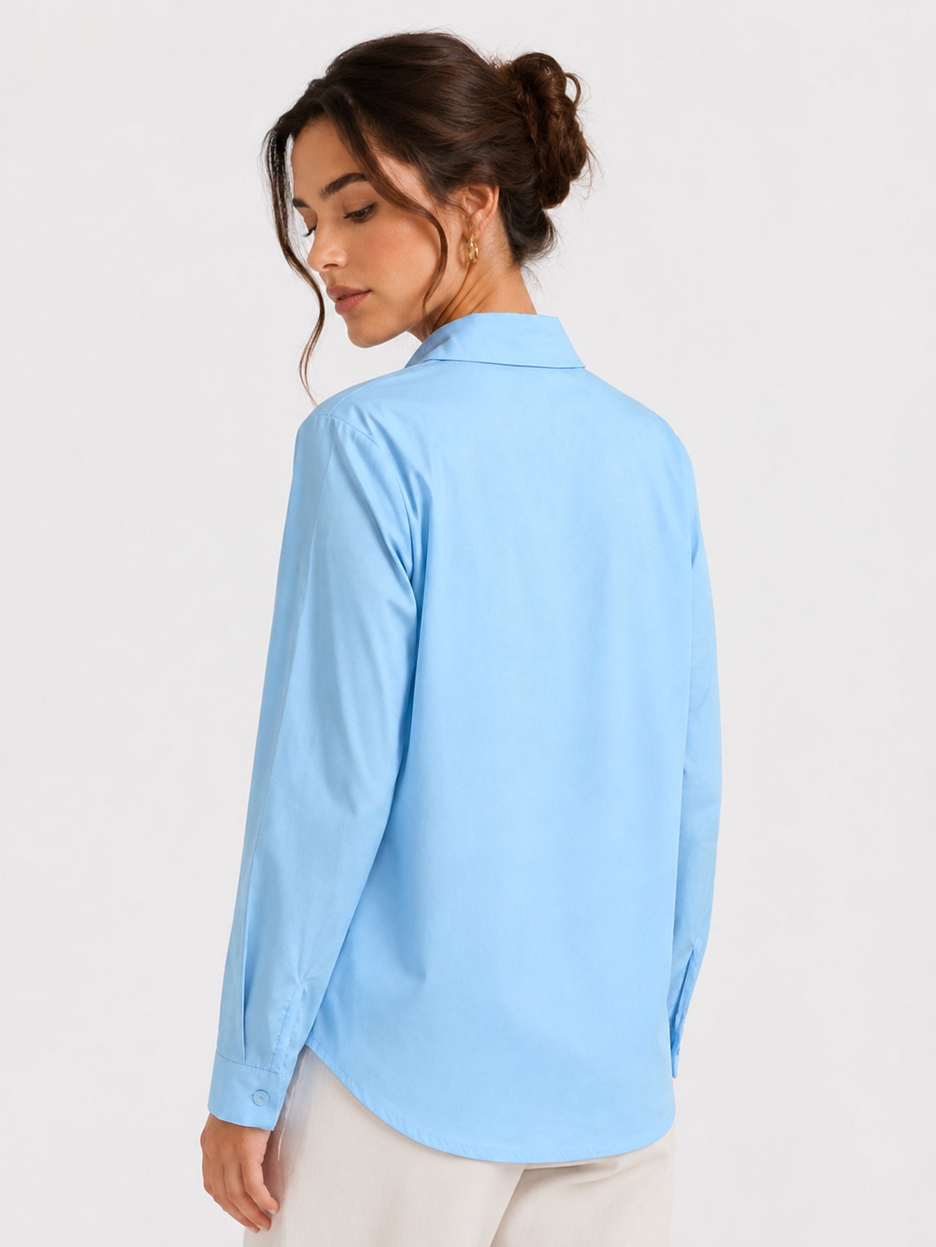 chemise bleu ciel dos ourlet arrondi