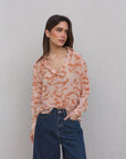 Chemise imprimée corail encolure en V boutonnée