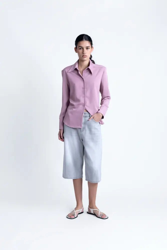 Chemise fluide lilas pour femme avec col pointu et manches longues