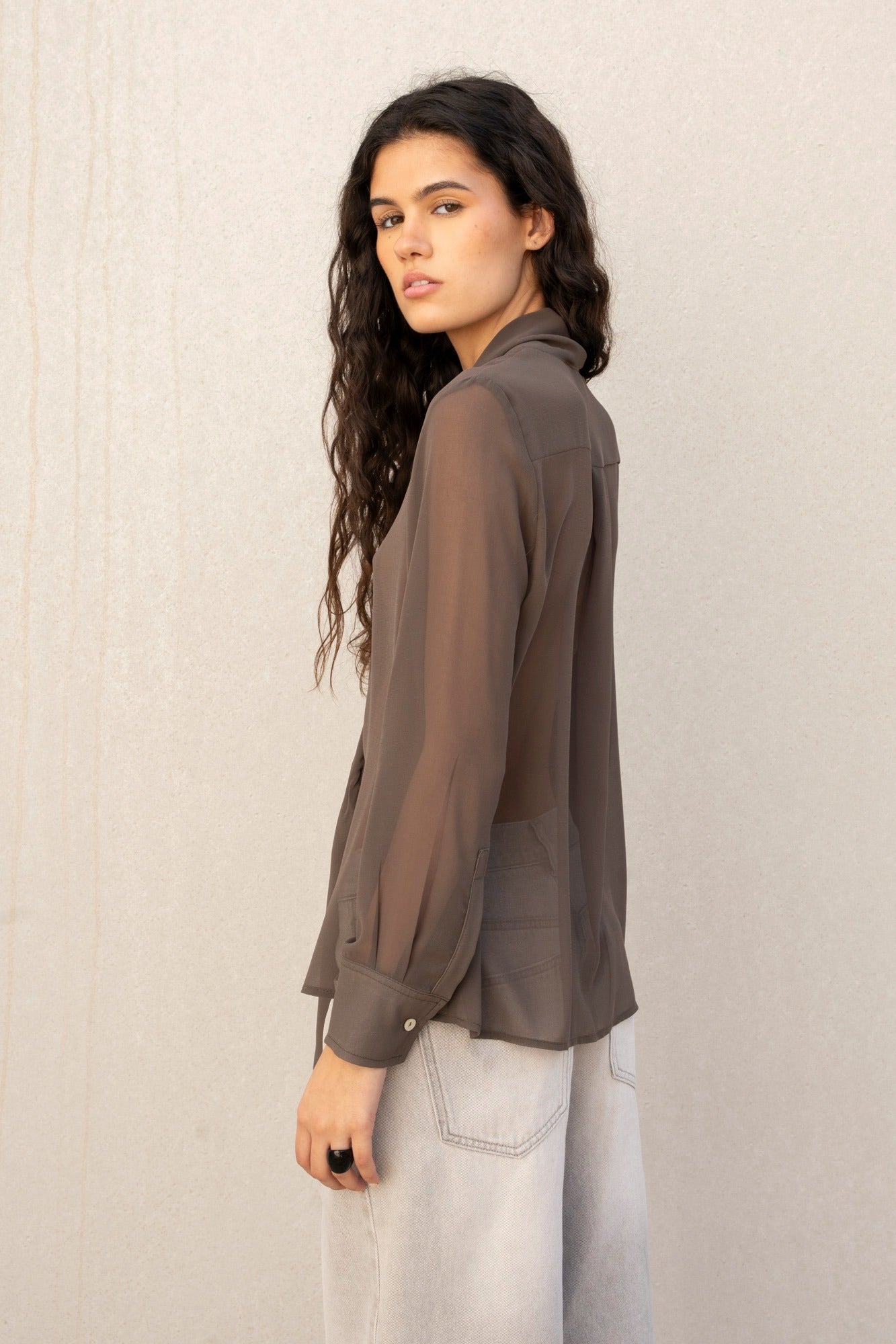 Chemise fluide marron femme col lavallière vue face