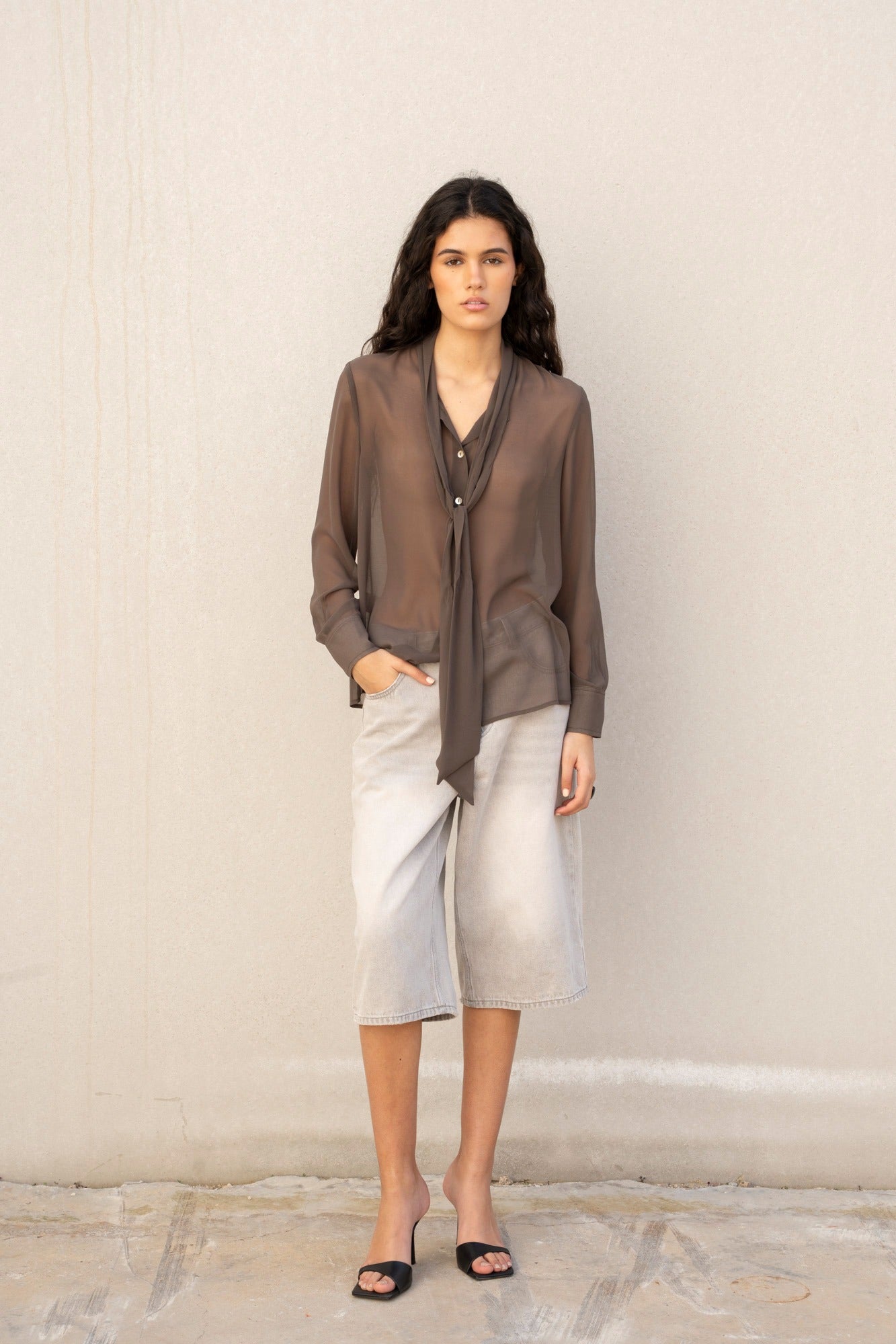 Chemise fluide marron femme col lavallière vue face