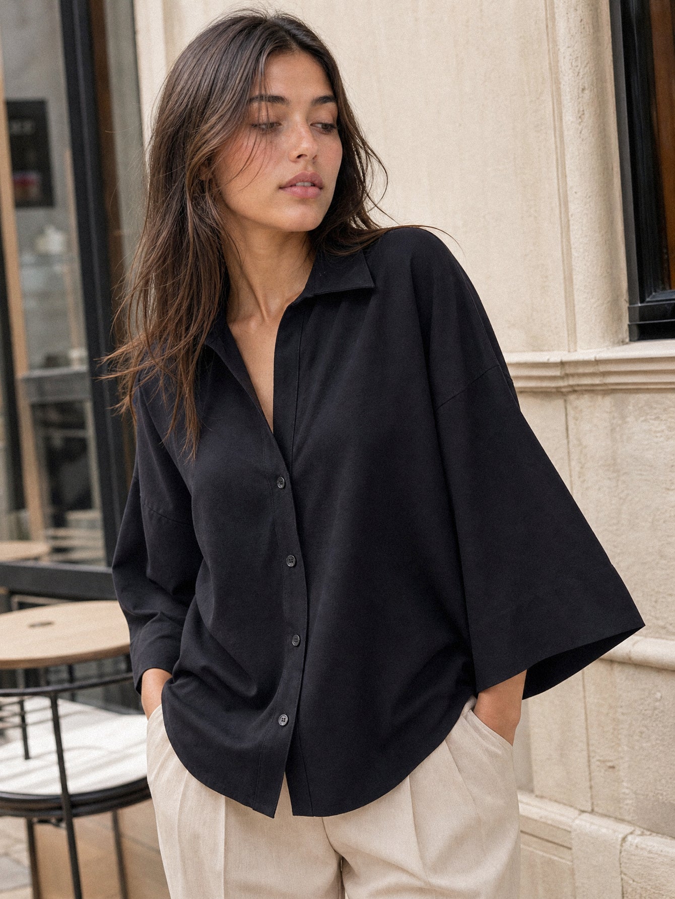 chemise fluide noire en ville