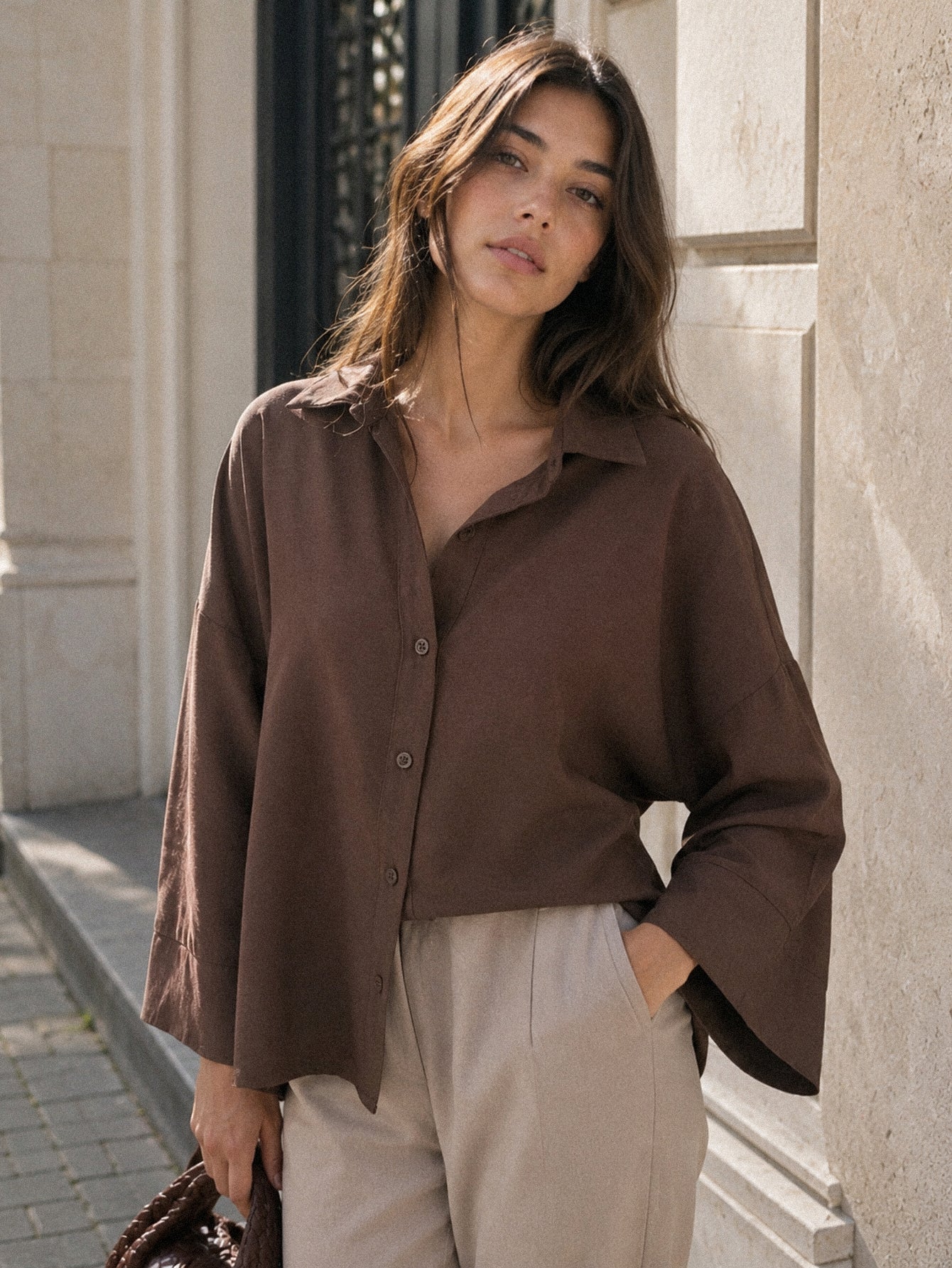 chemise fluide chocolat en extérieur