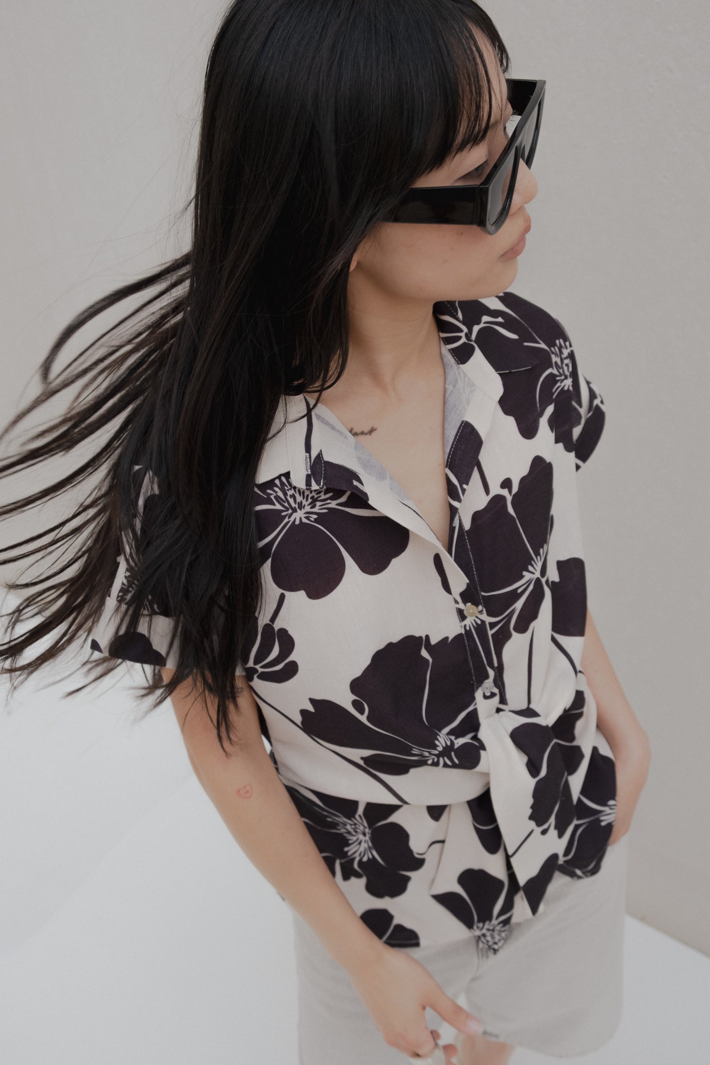 camisa nudo estampada image 1