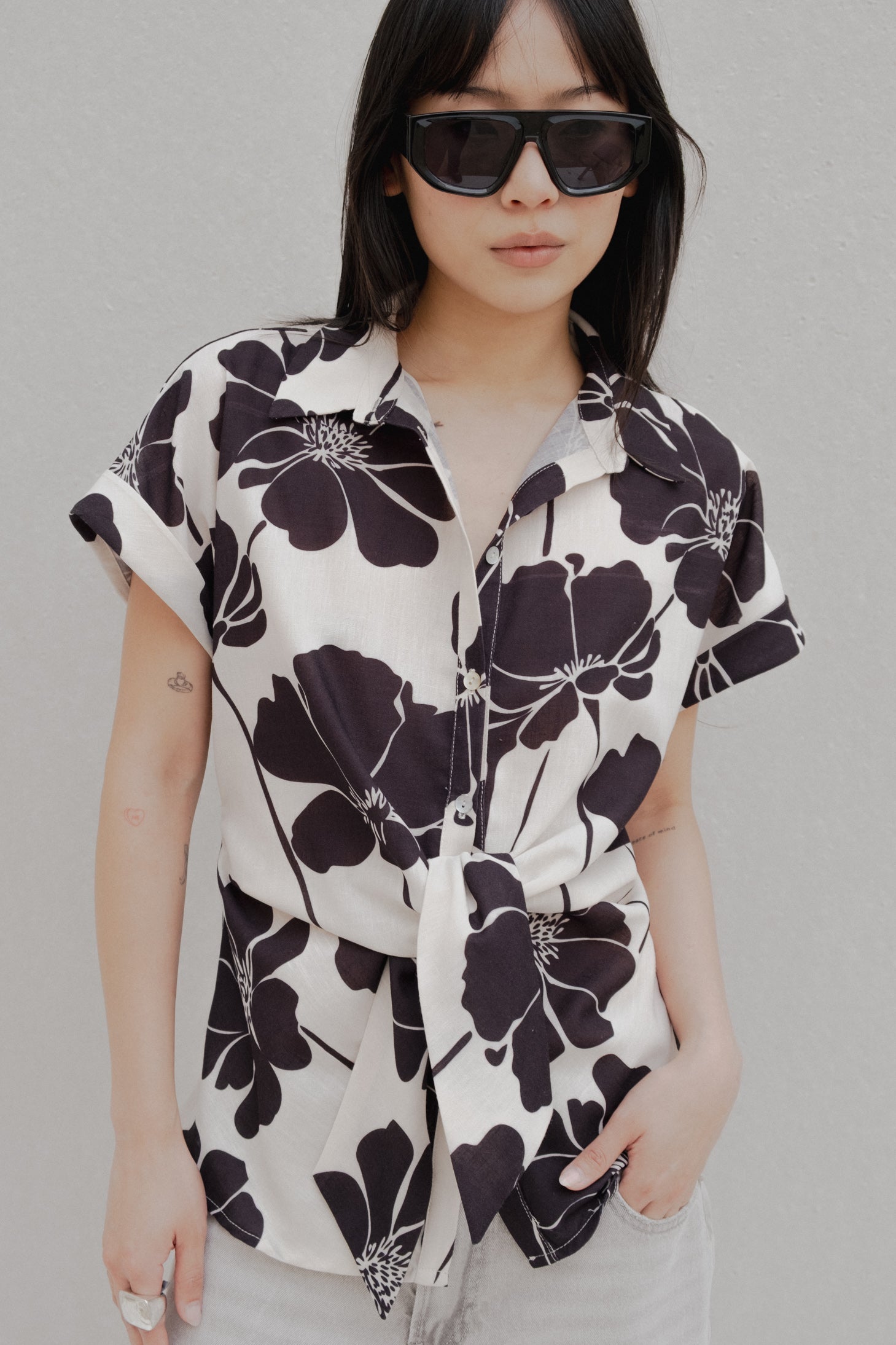 camisa nudo estampada image 3