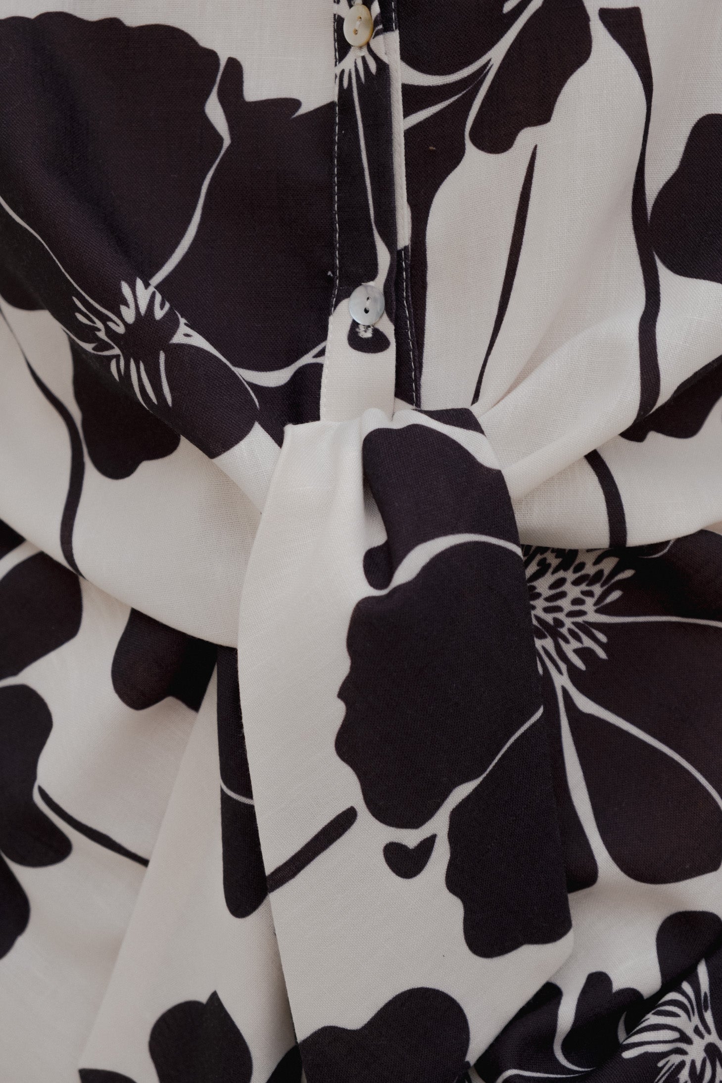 camisa nudo estampada image 5