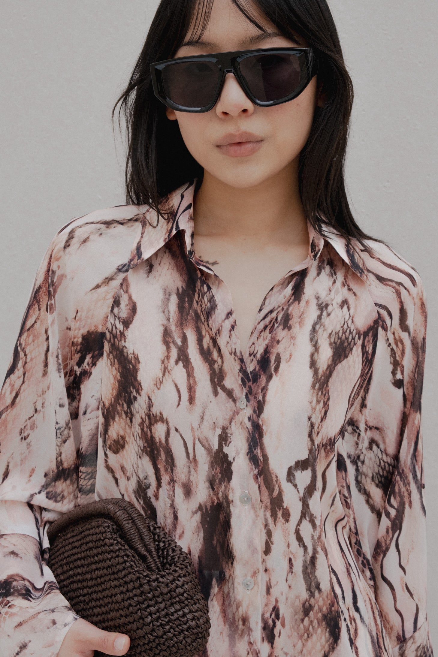 chemise oversize imprimee python rose image 1