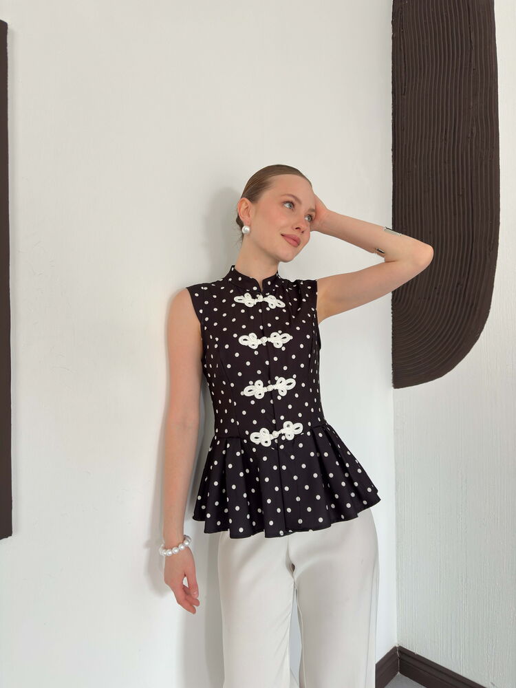 top13864 chemise vintage noire ajustee sans manches a pois image 3