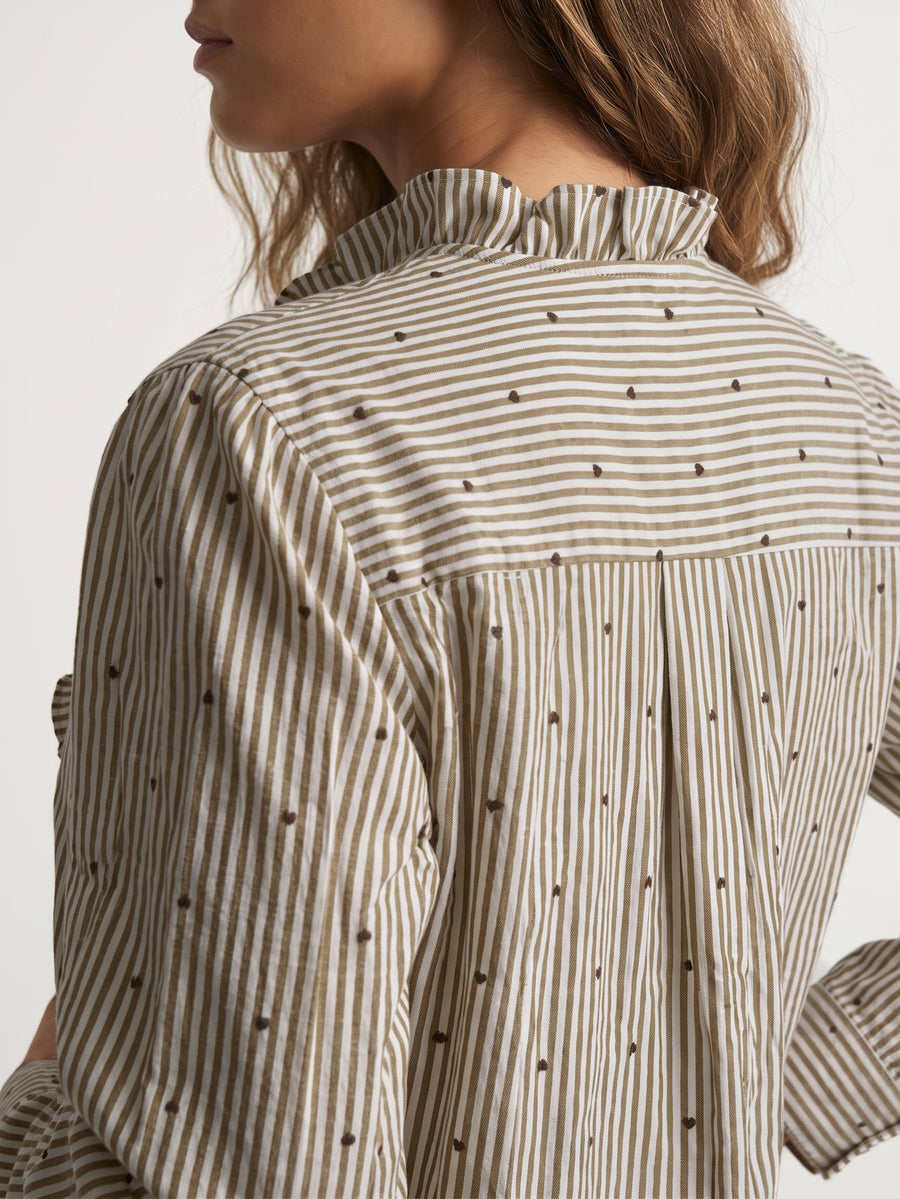 chemise beige empiècement dos pli