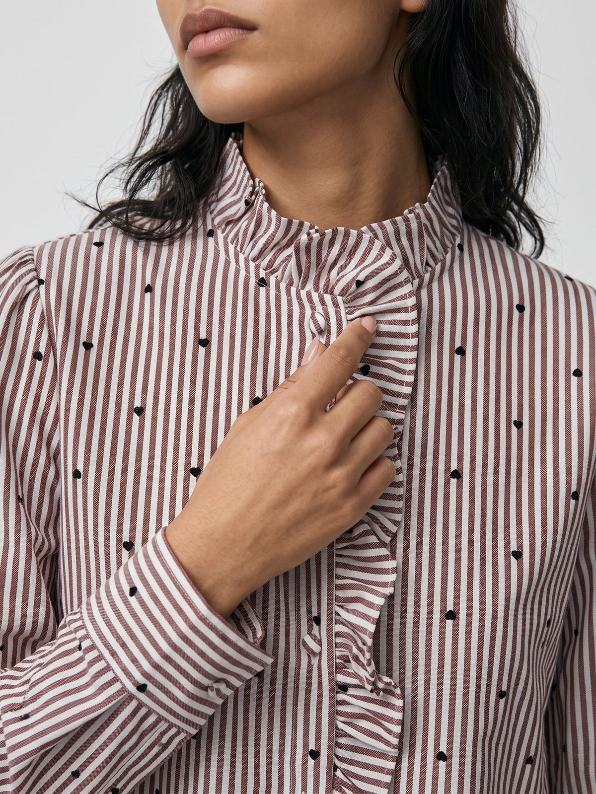 chemise rose patte volantée détail