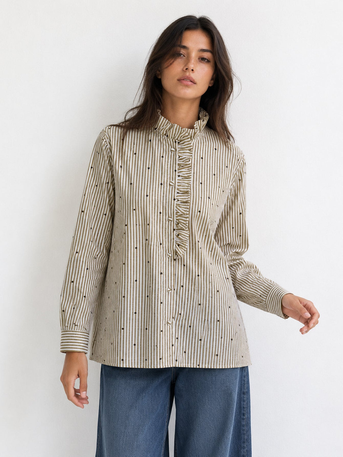 chemise beige col volanté